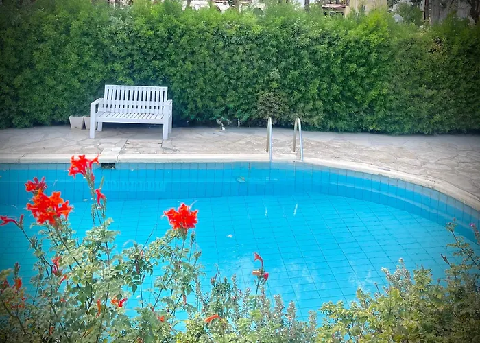 Ibiscus Garden Apartment With Pool, Kato Paphos